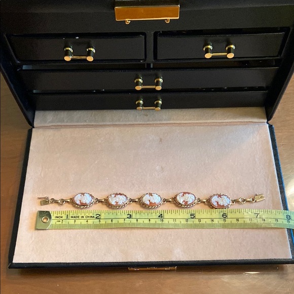 Source Unknown 14K Gold Cameo Bracelet. Barely worn due to small size. - Picture 2 of 5